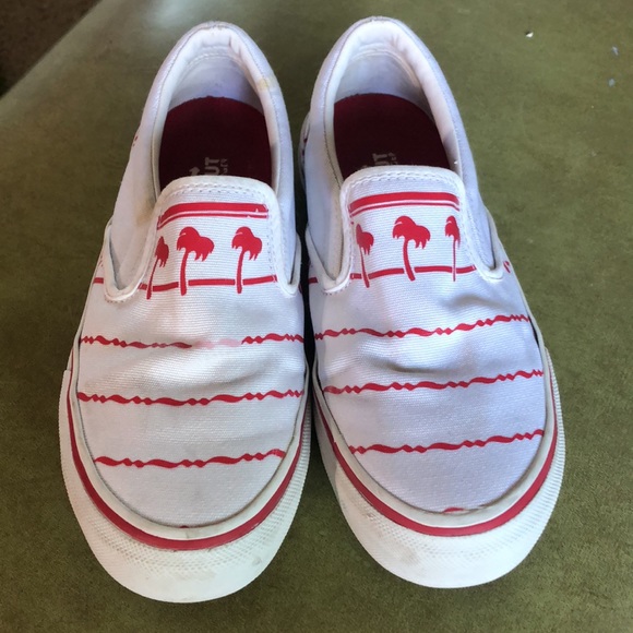 🔥 Host pick 4/20 🔥In N Out slip on Sneakers - Picture 3 of 10